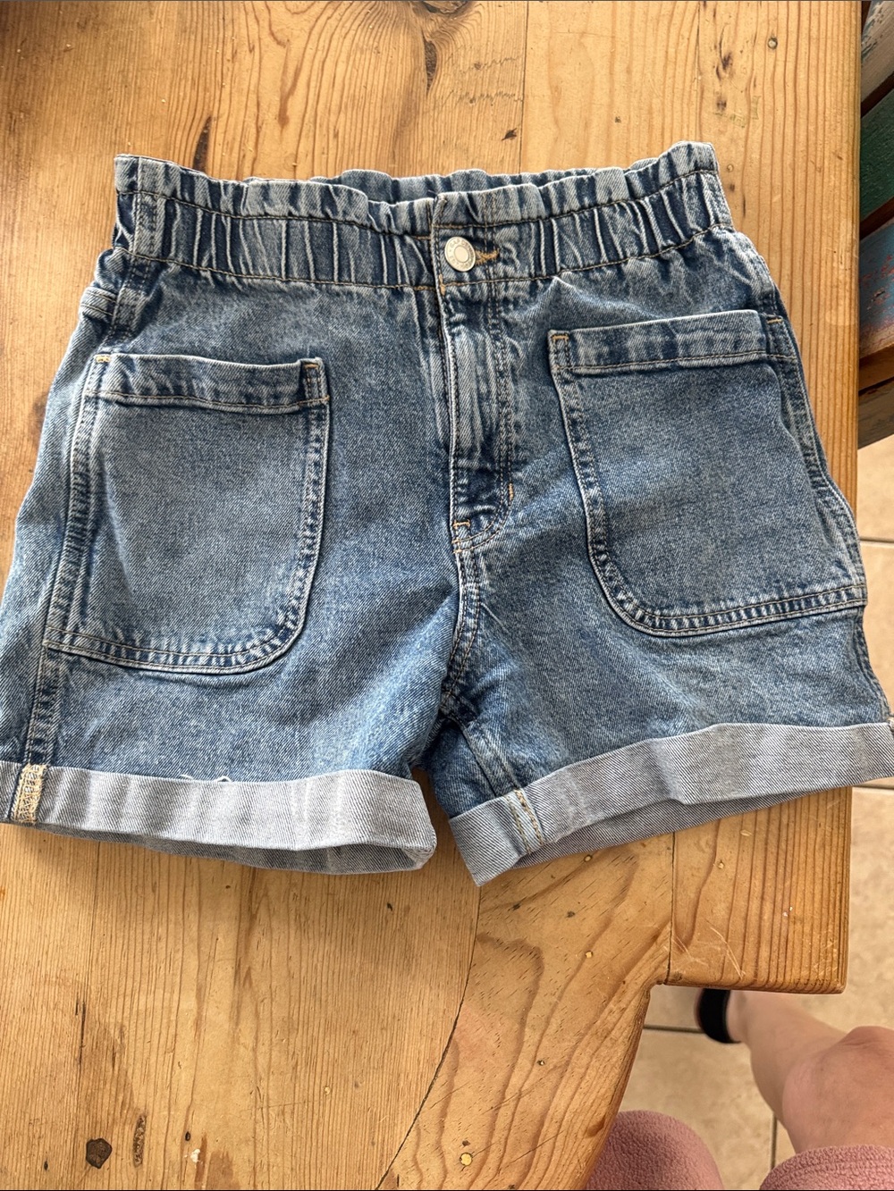 GAP Denim Relaxed Shorts in Light Blue Wash